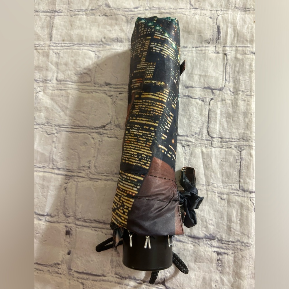 SALAMANDER GRAPHIC CITY BLACK MULTI COLOR COMPACT UMBRELLA WITH ROPE STRING